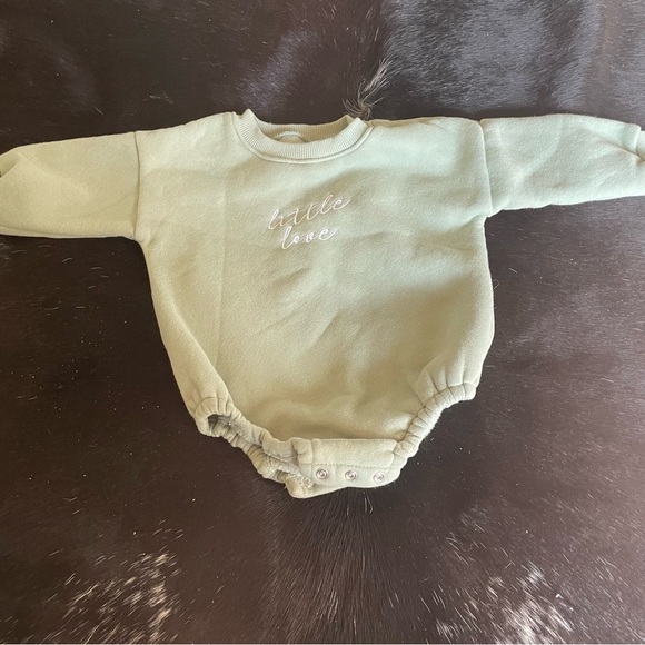 Boutique NWOTS  “Little  Love” Bubble Sweatshirt Romper! Fits 6-12 And 12-18 Mon - Picture 6 of 9